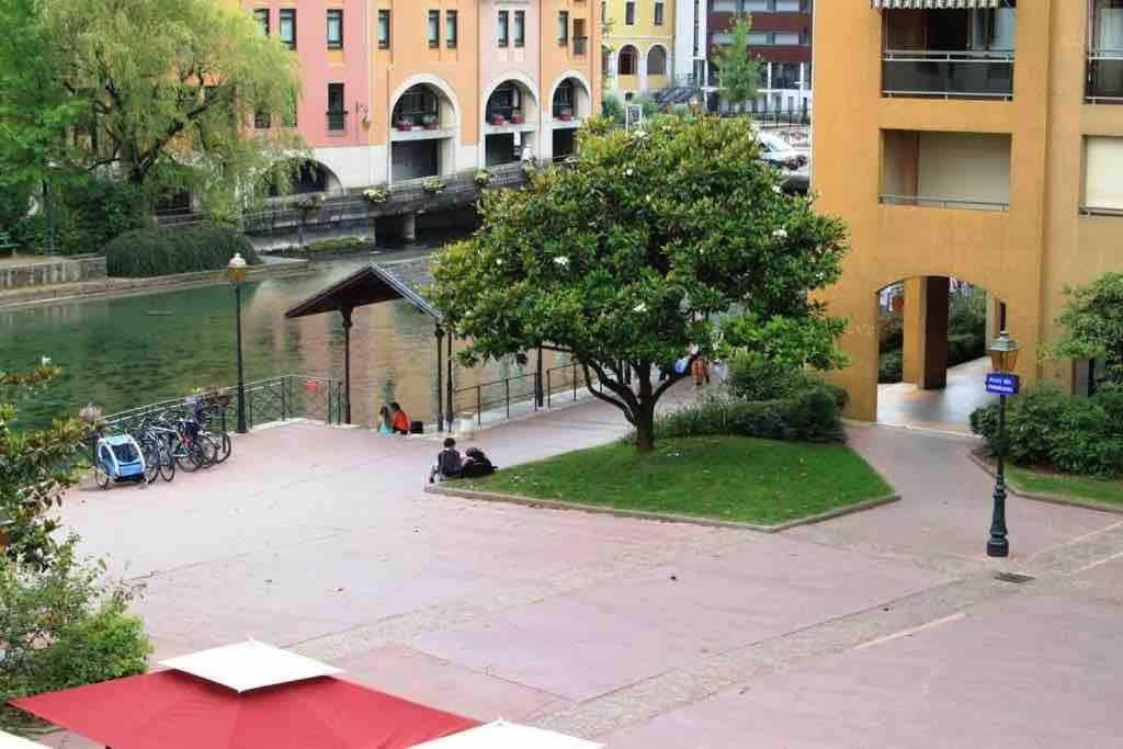 Reve De Jade Devant Le Canal Annecy Kültér fotó